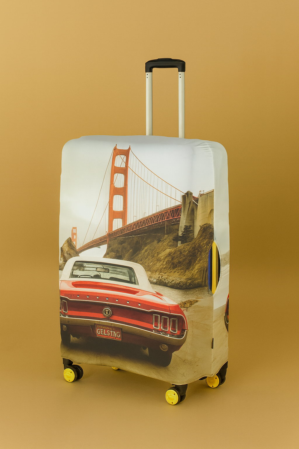 Valiz Kılıfı – Golden Gate Köprüsü ve Retro Kırmızı Mustang Desenli Koruyucu